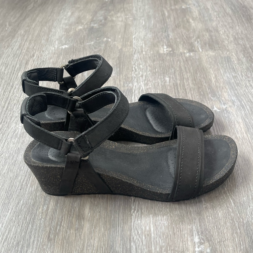 Teva Ysidro Stitch Wedge Sandals Size 8